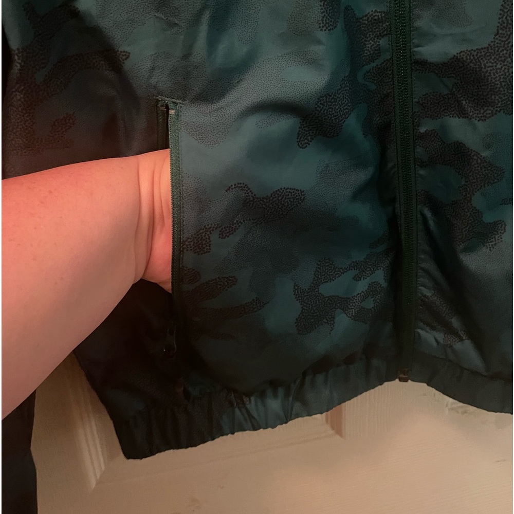 NWT Adidas Woven Lightweight Bomber training Jacket Men’s Small Camo Green black - Picture 10 of 13